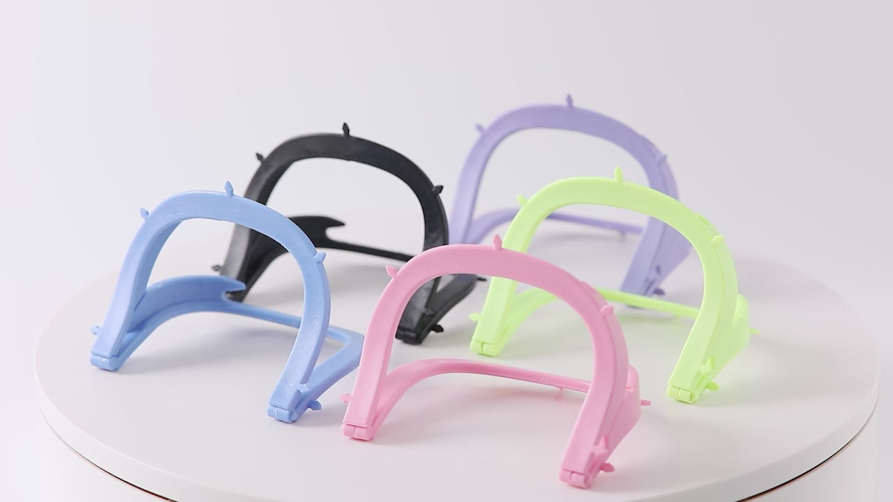 Load video: Dental Foldable Frame Plastic Rubber Dam Sheets Holder Autoclavable 1pc/Pack - azdentall.com