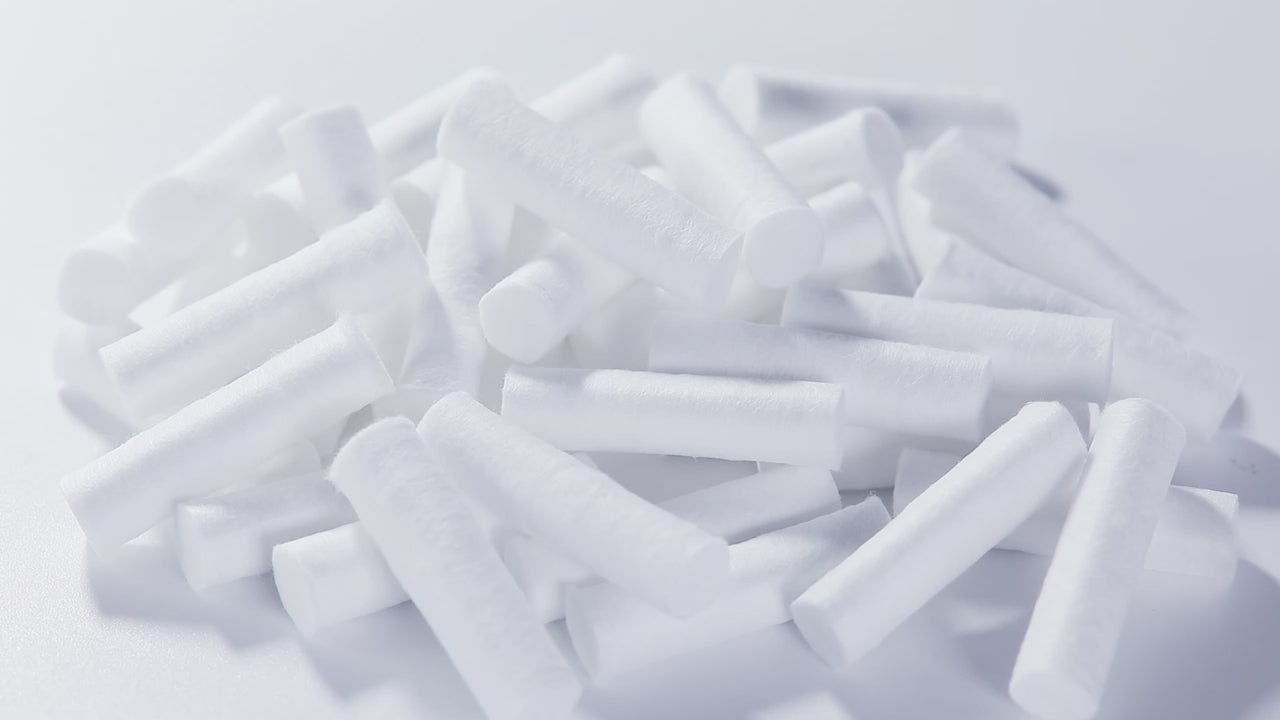Load video: Dental Disposable Cotton Rolls Non-Sterile High Absorbent 1.5&quot;x 3/8&quot; 1000pcs/Bag