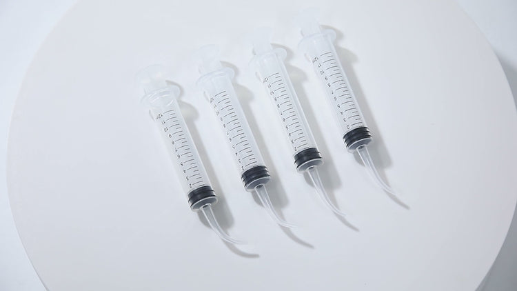 Dental Irrigation Utility Syringes with Curved Tip and Measurement 12cc 2 Diameters 50pcs/Box - azdentall.com